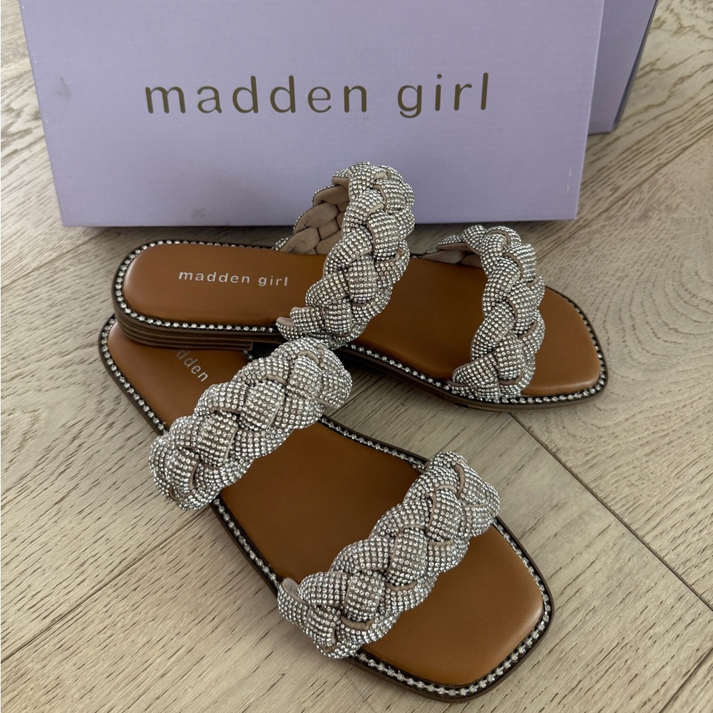 Madden Girl Park Flat Sandals Sparkly Rhinestones Braided with Studded Sole Sz 8